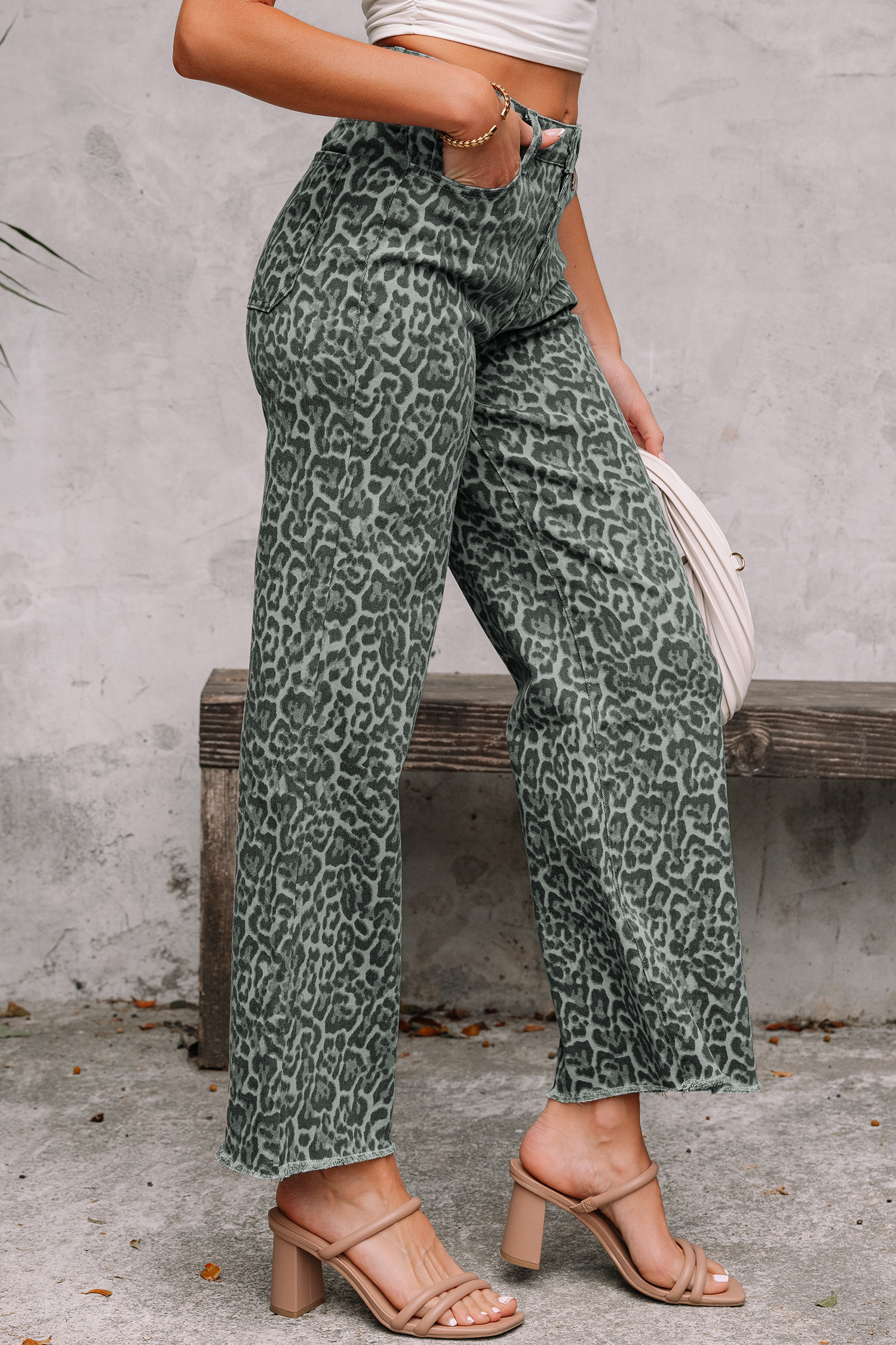Jean Gris Animal Print Leopardo Deshilachado Borde Pierna - Image 3
