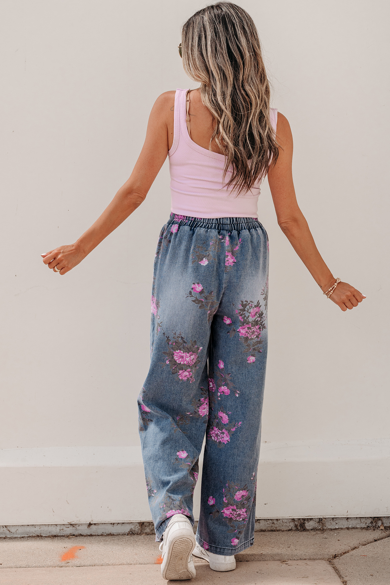 Jean Azul Floral Estampado Elástico Cintura Con Tirador - Image 6