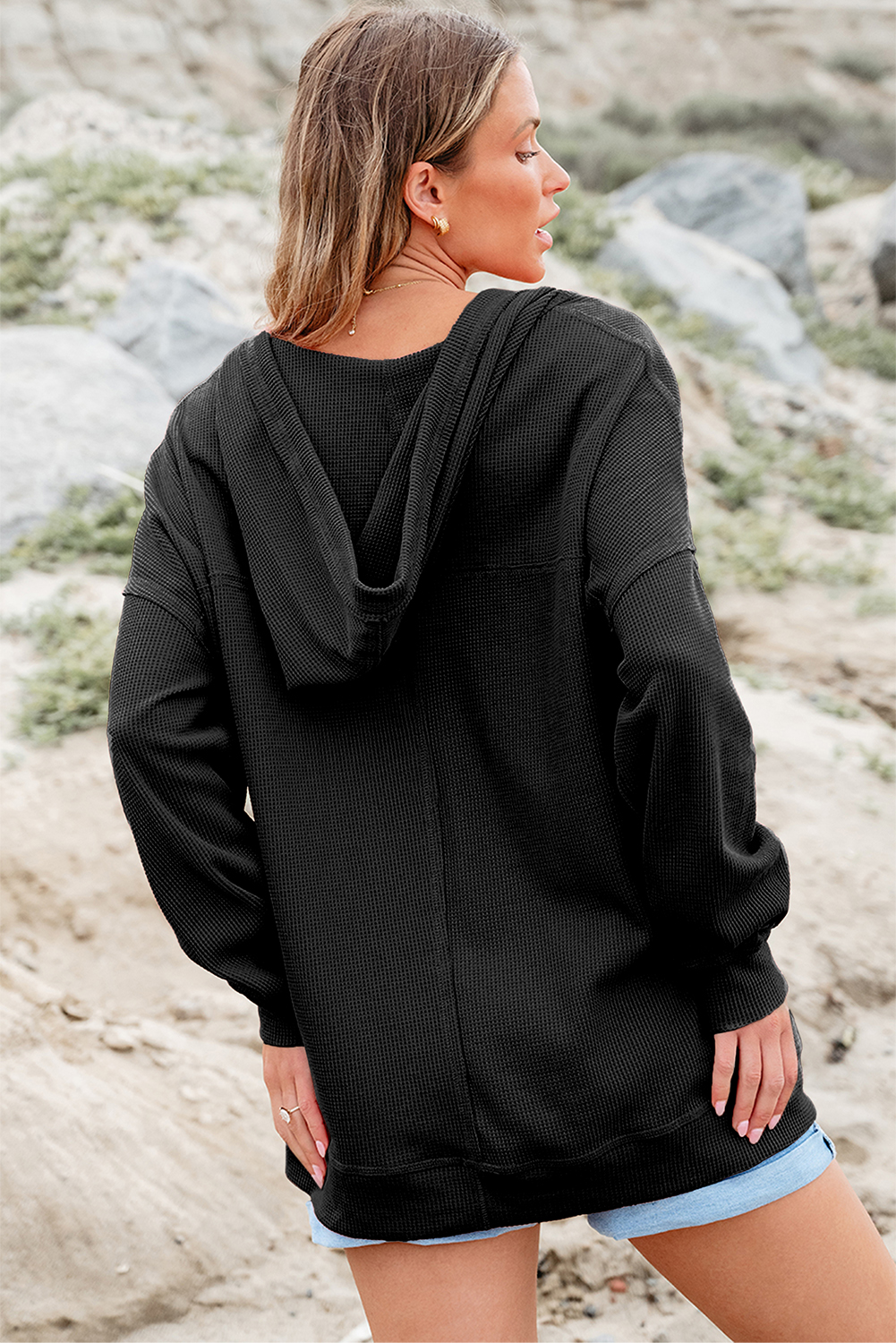 Hoodie Negro Hombro Caído Oversize Escote V - Image 2