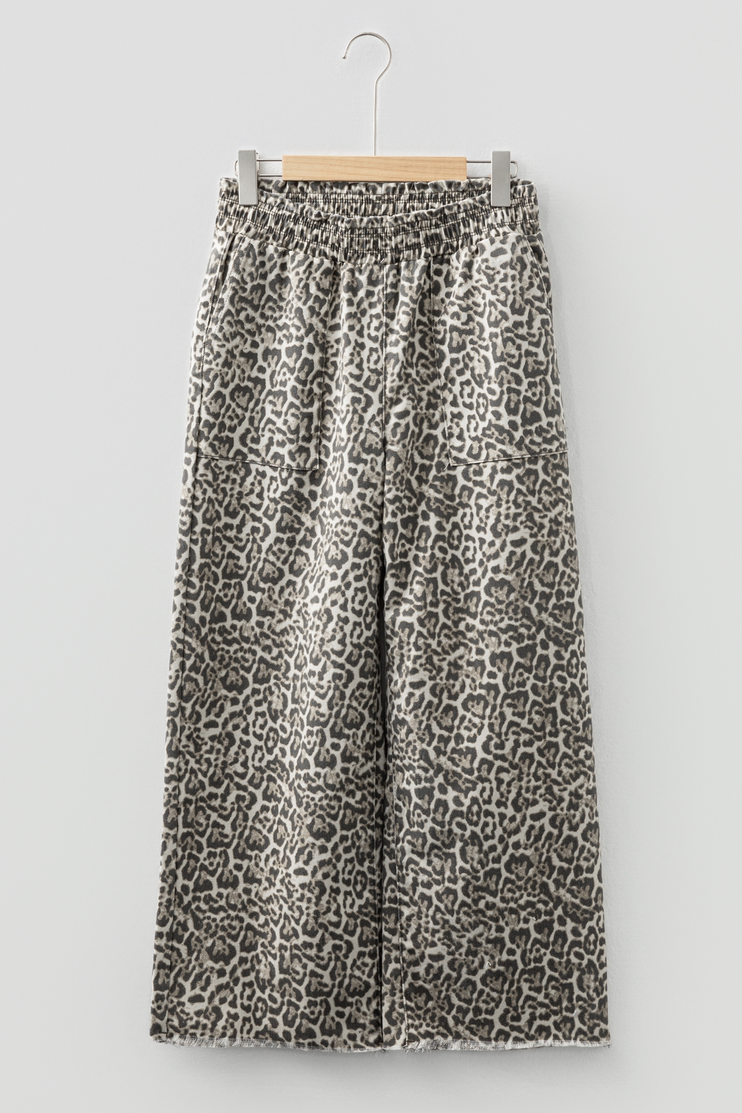 Jean Marrón Animal Print Leopardo Estampado Crudo Ruedo - Image 4