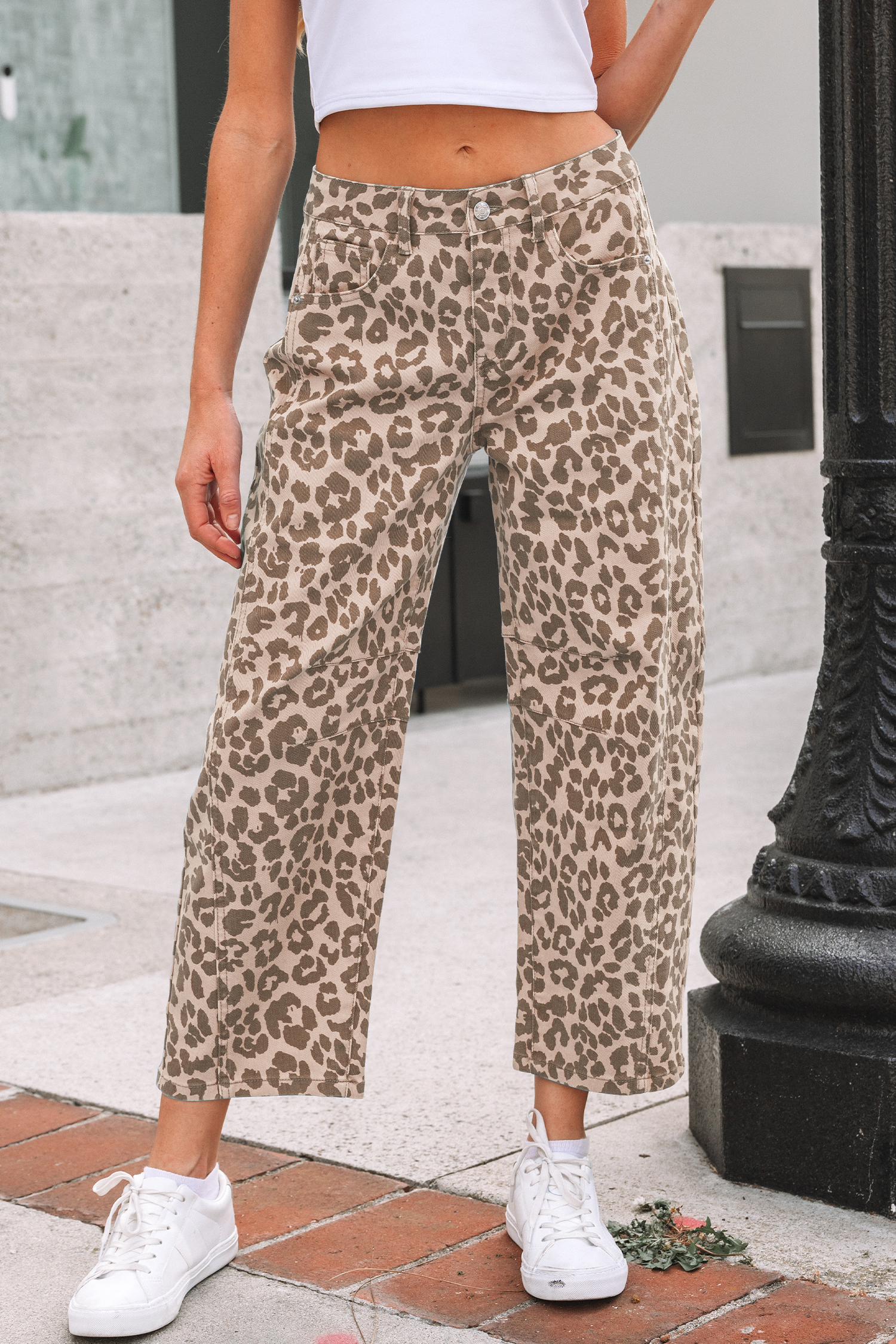 Jean Caqui Animal Print Leopardo Estampado Barrel Pierna - Image 4