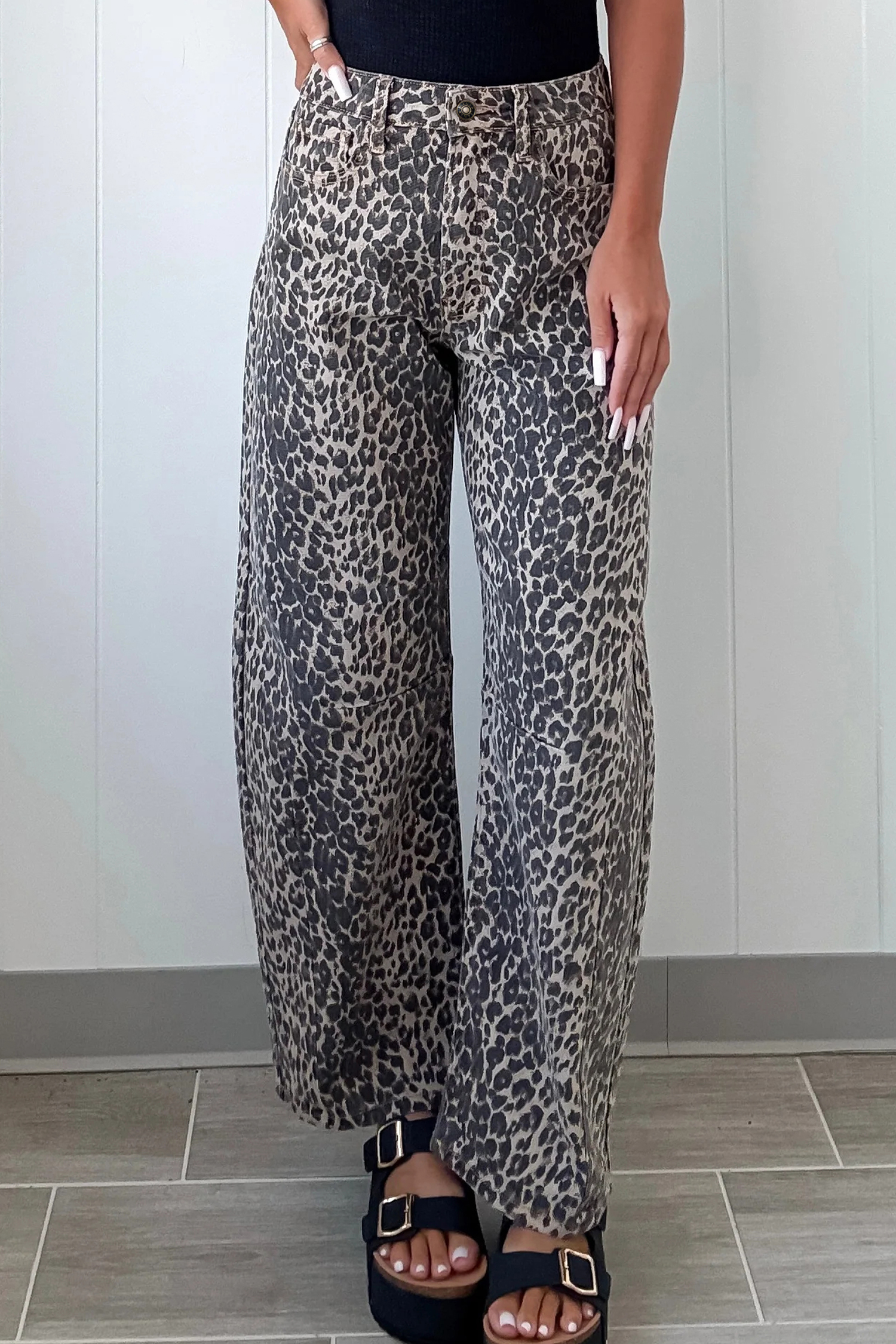 Jean Negro Animal Print Leopardo Estampado Tiro Alto Barrel - Image 5