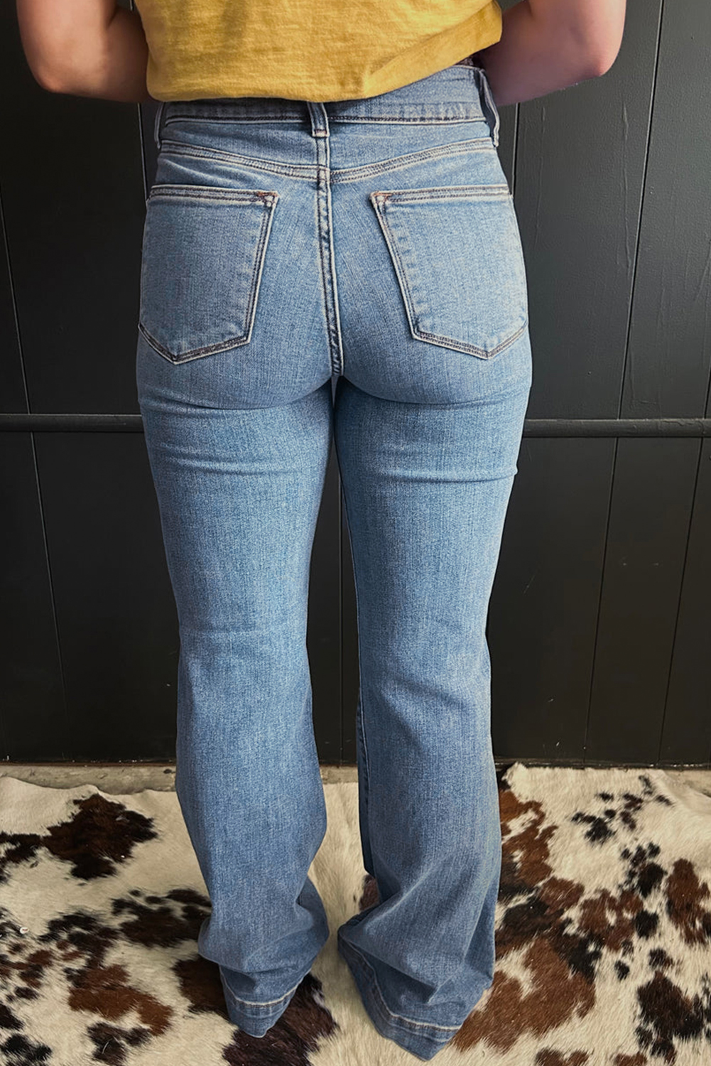 Jean Crepúsculo Azul 2 Botón Tiro Alto Vivo Ribete Bootcut - Image 2