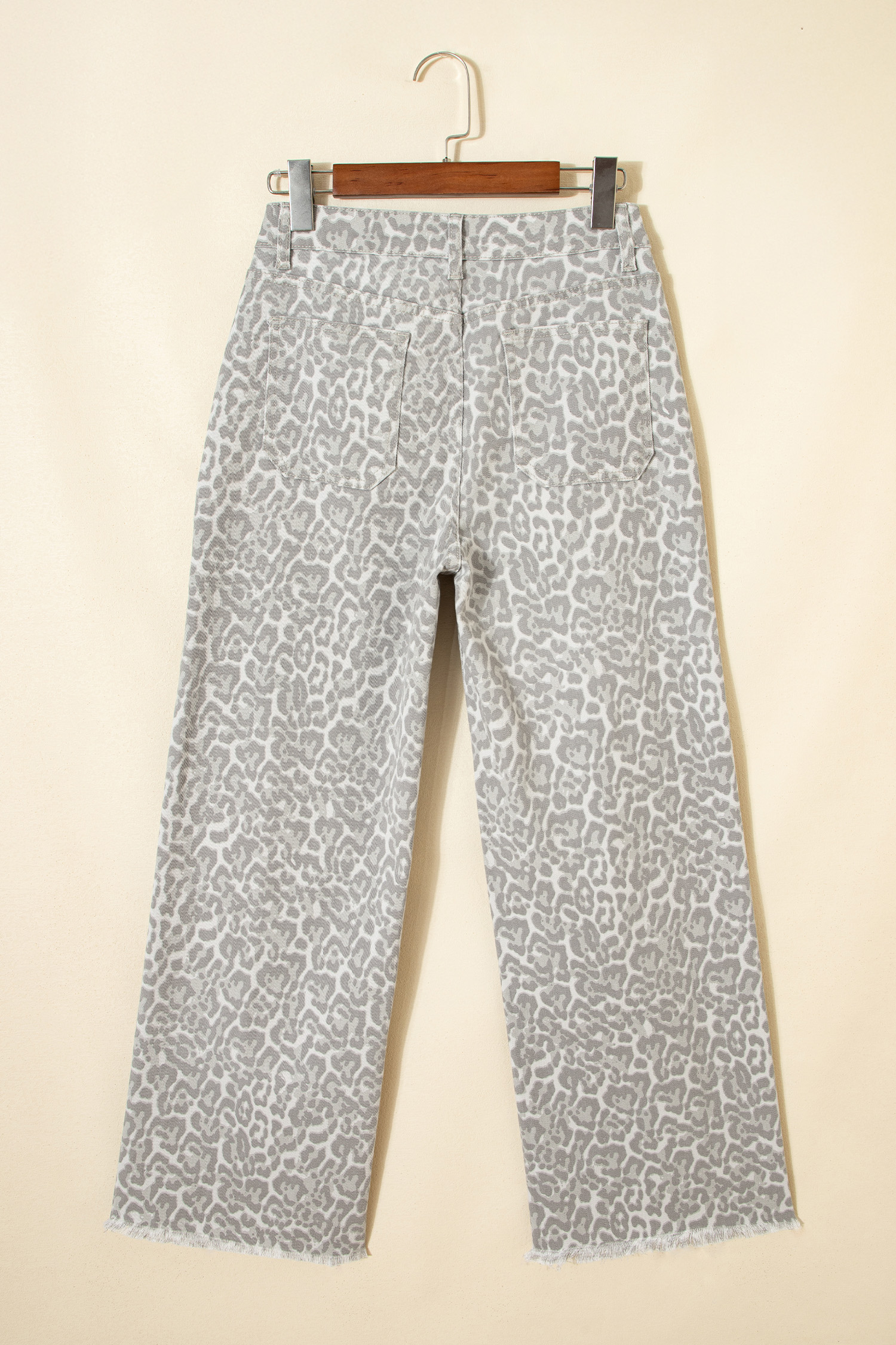 Jean Gris Animal Print Leopardo Deshilachado Borde Pierna - Image 6
