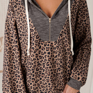 Hoodie Caqui Estampado Leopardo Con Cuello