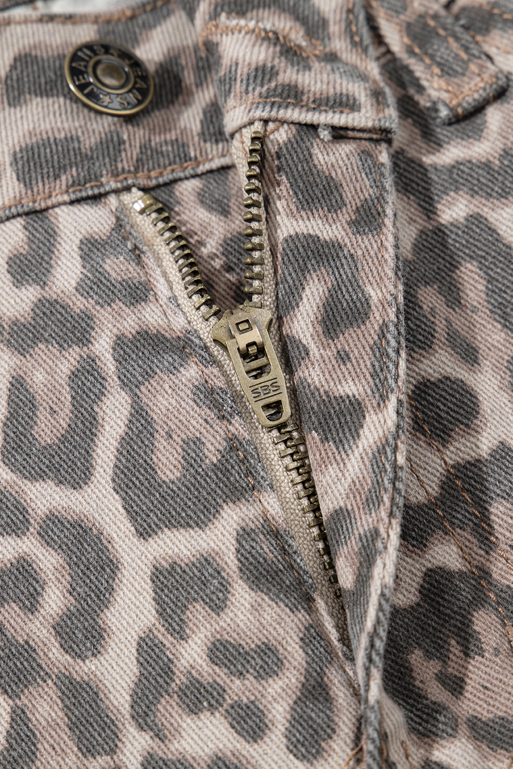 Jean Marrón Animal Print Leopardo Deshilachado Borde Pierna - Image 5