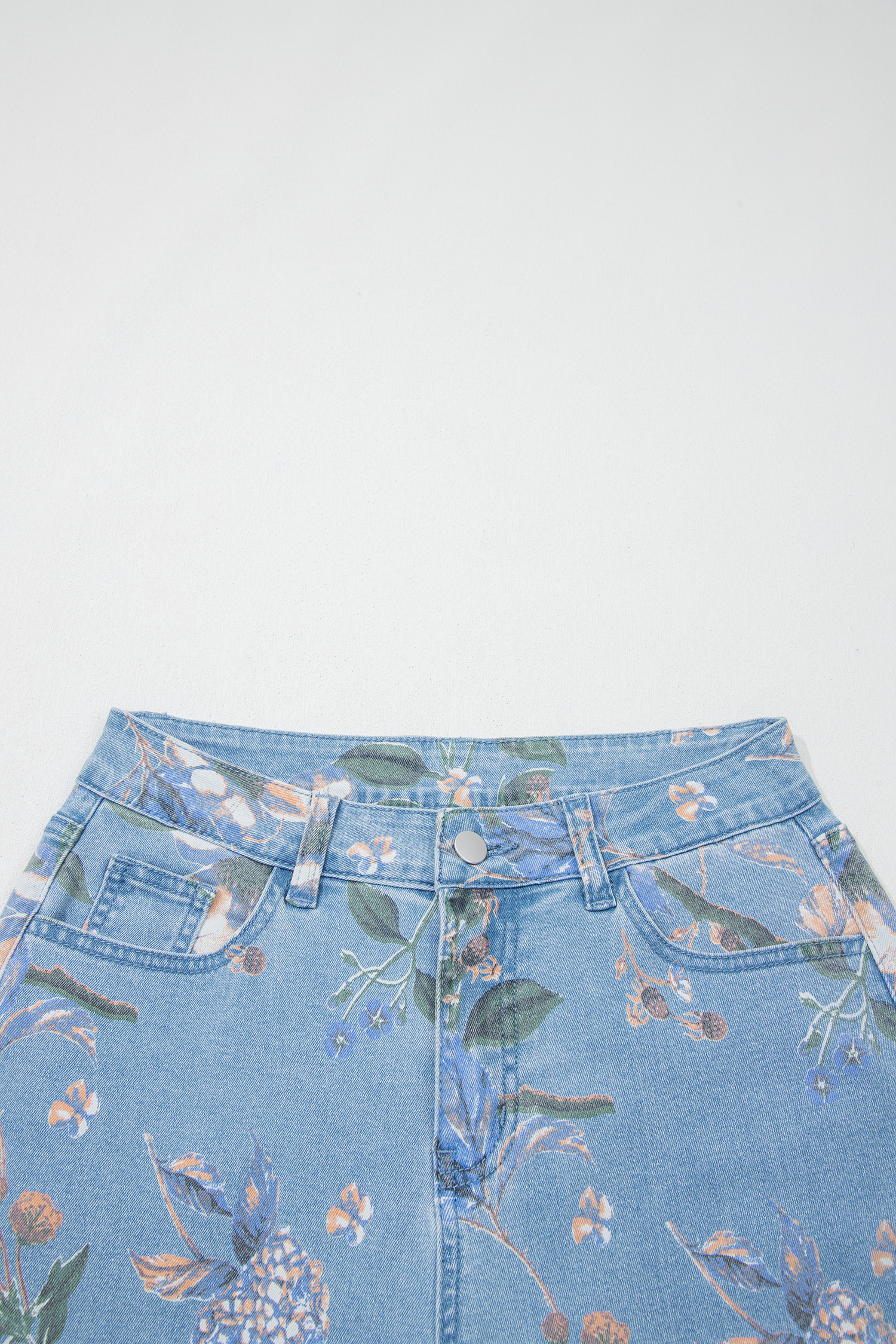 Jean Celeste Retro Floral Estampado Deshilachado Ruedo - Image 6