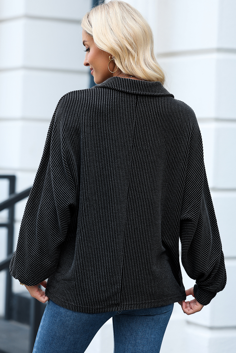 Top Negro Acanalado Oversize Con Cuello - Image 2