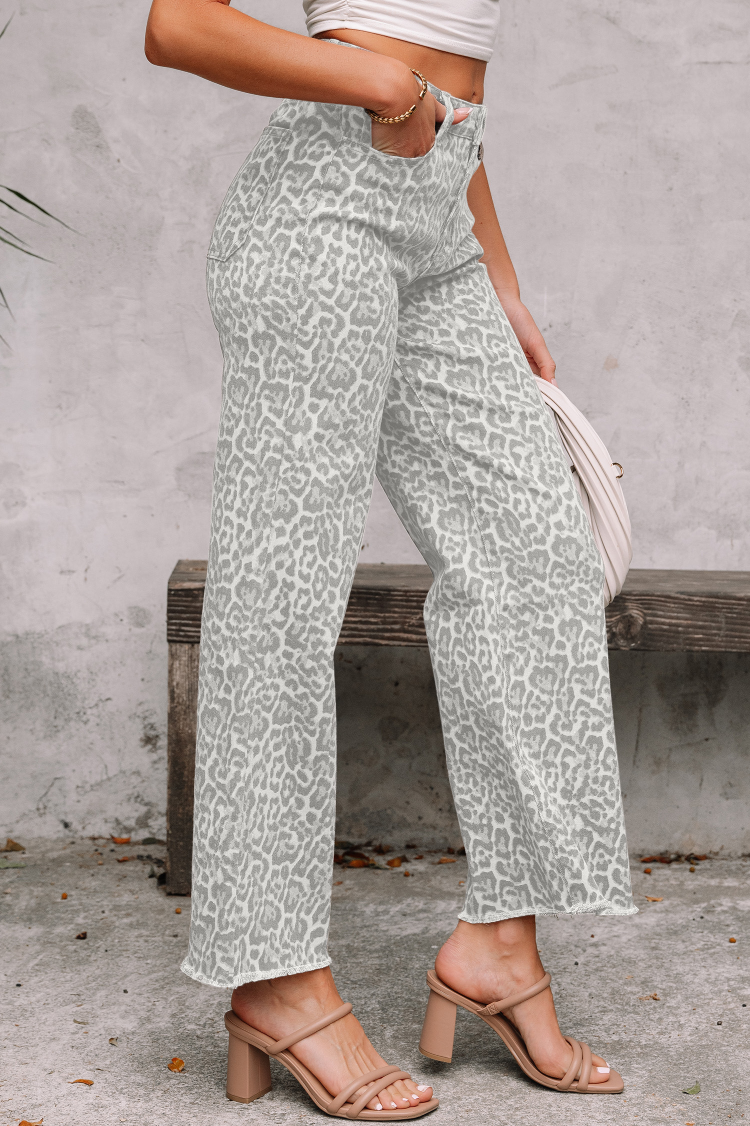 Jean Gris Animal Print Leopardo Deshilachado Borde Pierna - Image 3