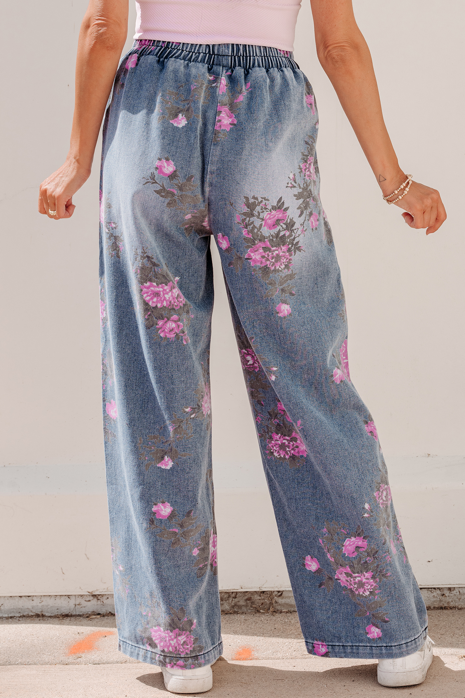 Jean Azul Floral Estampado Elástico Cintura Con Tirador - Image 2