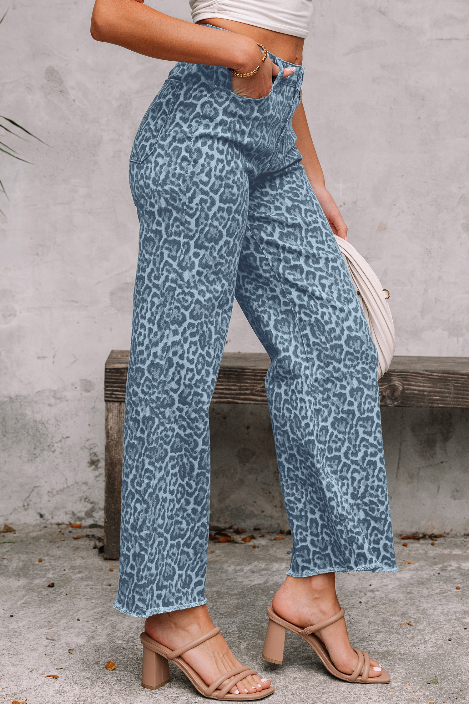 Jean Celeste Animal Print Leopardo Deshilachado Borde - Image 3