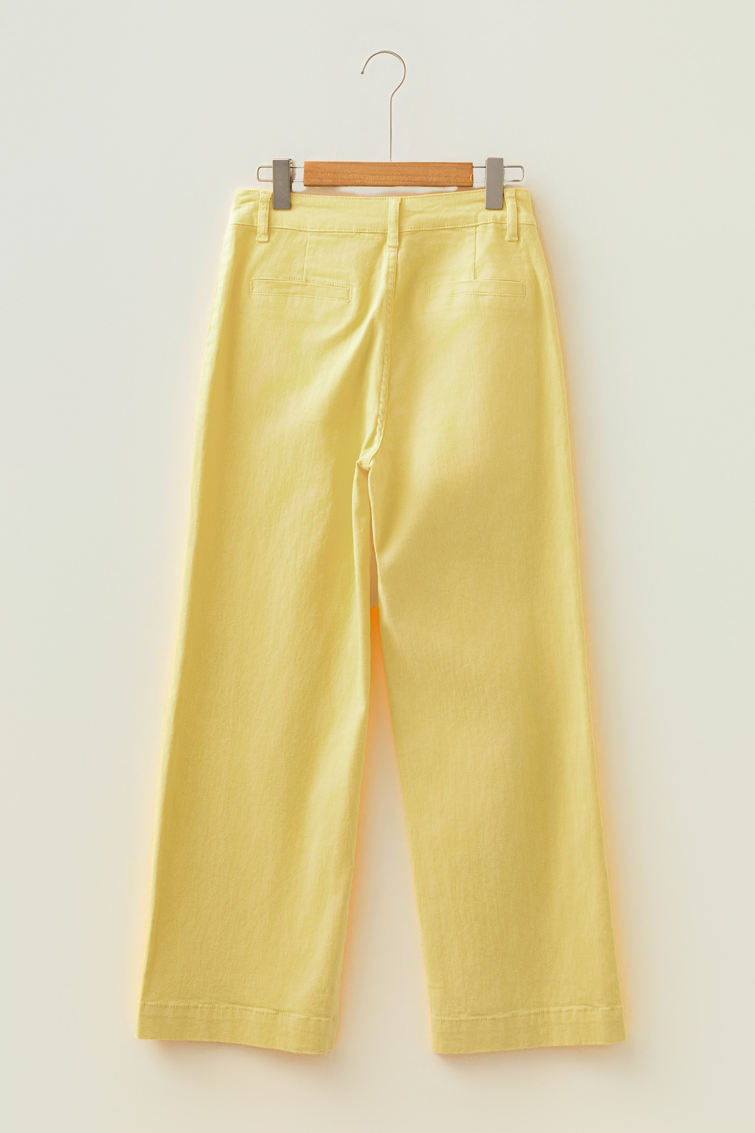 Jean Amarillo Liso Color Festoneado Aplicado Bolsillo - Image 5