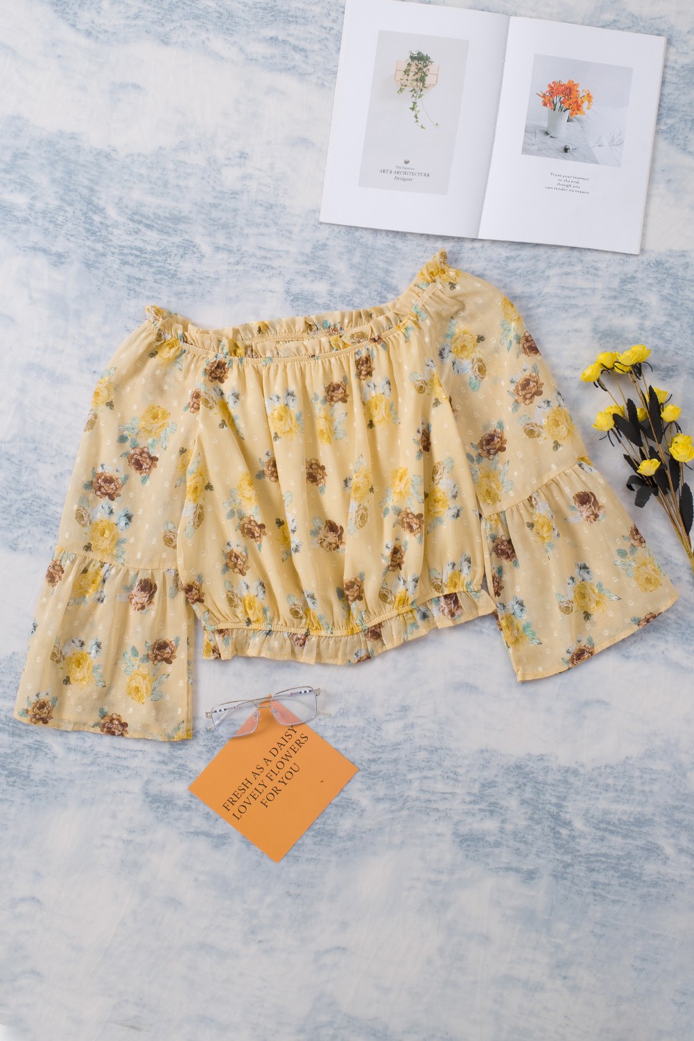 Top Corto Amarillo Floral Manga Campana - Image 6