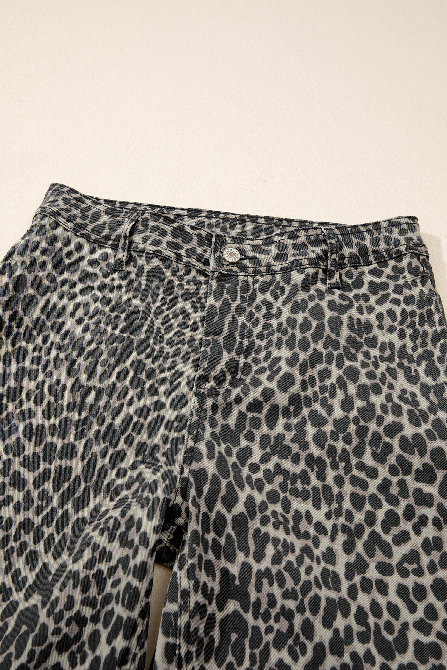 Jean Negro Animal Print Leopardo Estampado Pierna Ancha - Image 5
