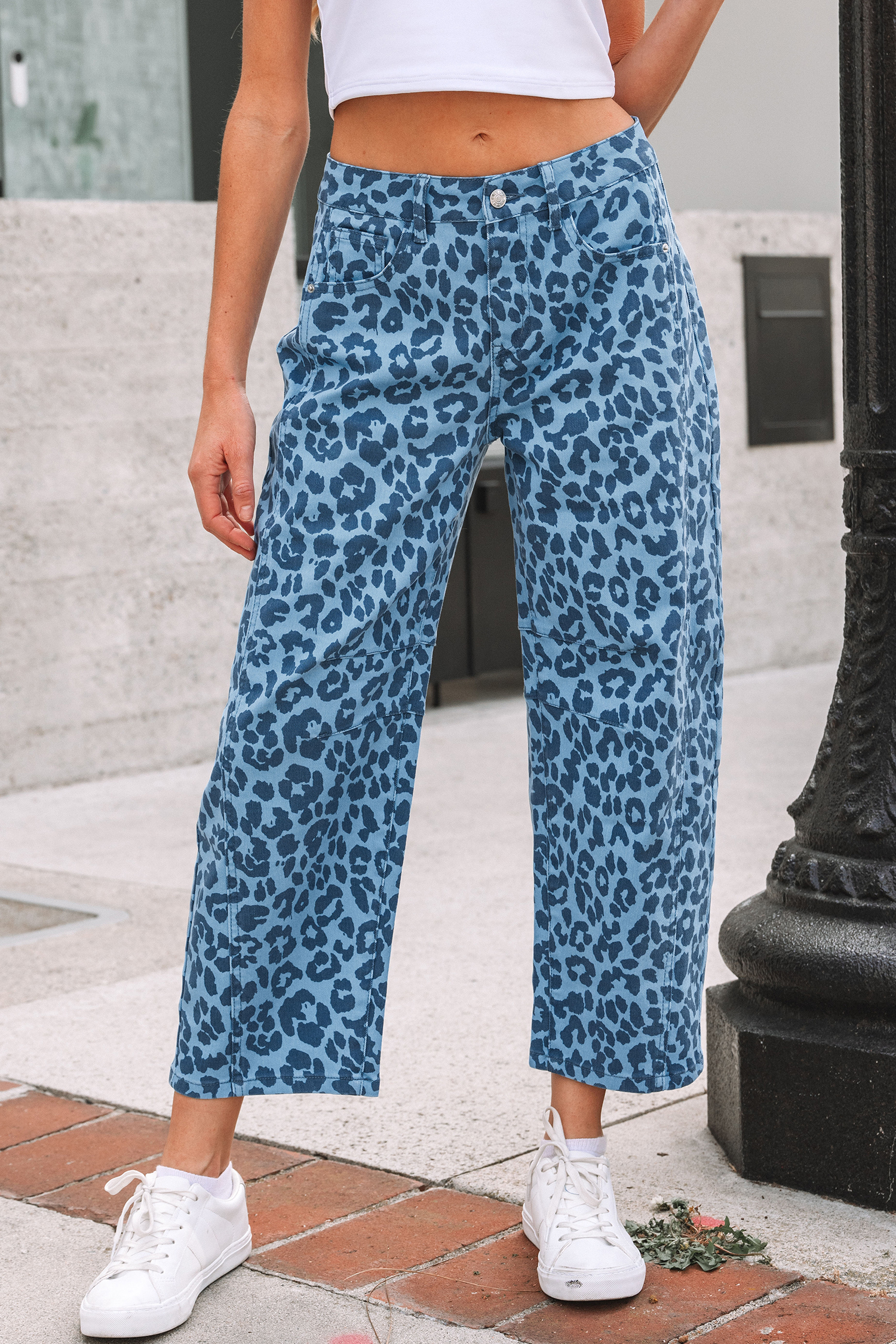 Jean Celeste Animal Print Leopardo Estampado Barrel Pierna - Image 5