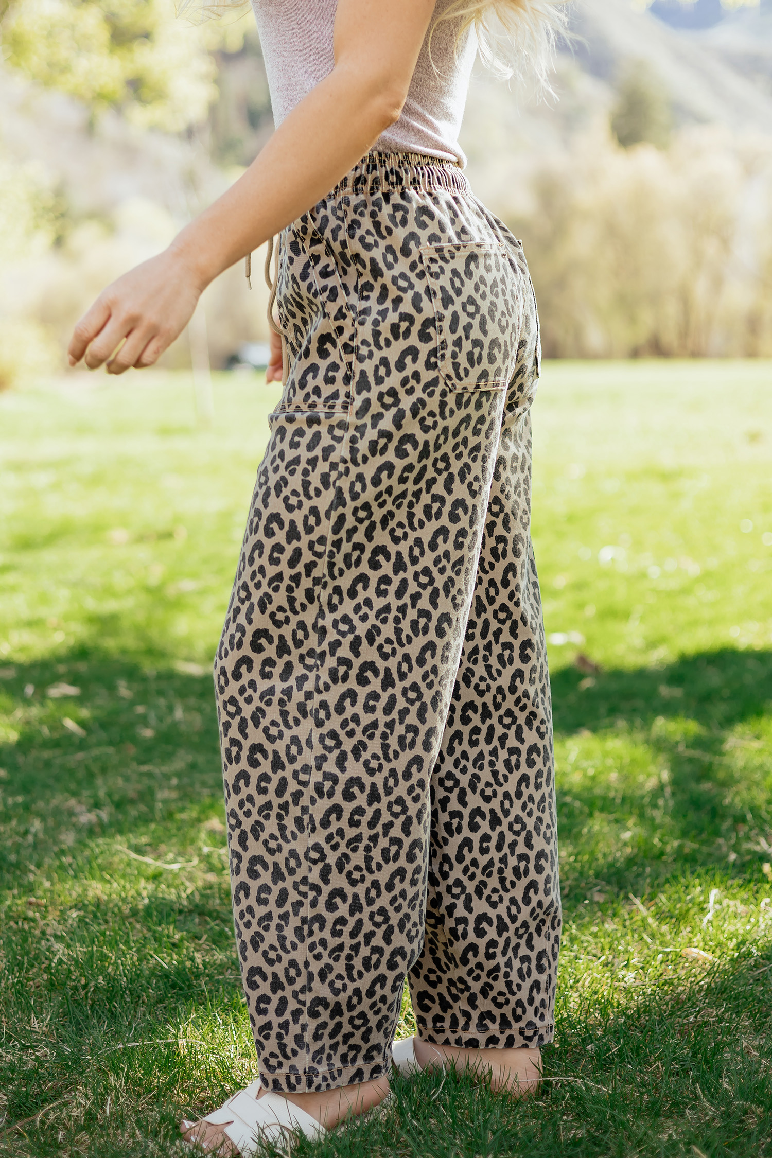 Jean Caqui Animal Print Leopardo Estampado Cordón Elástico - Image 3