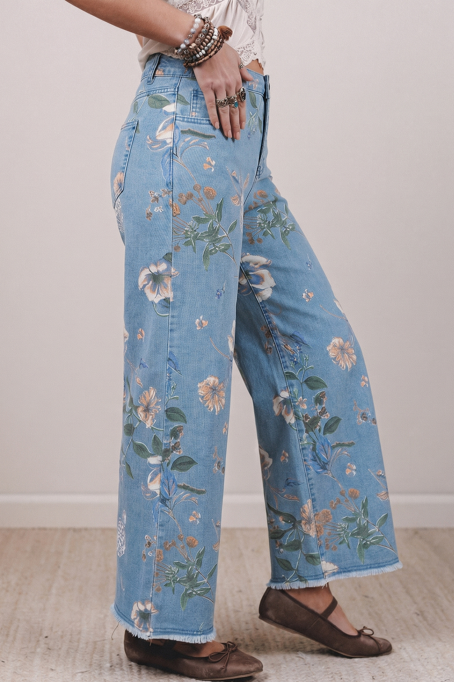 Jean Celeste Retro Floral Estampado Deshilachado Ruedo - Image 3