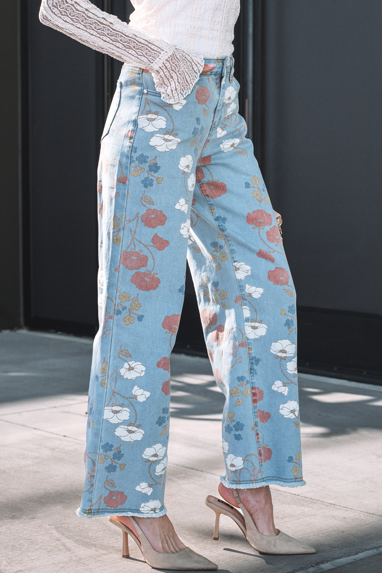 Jean Celeste Floral Estampado Crudo Ruedo Relajado - Image 4