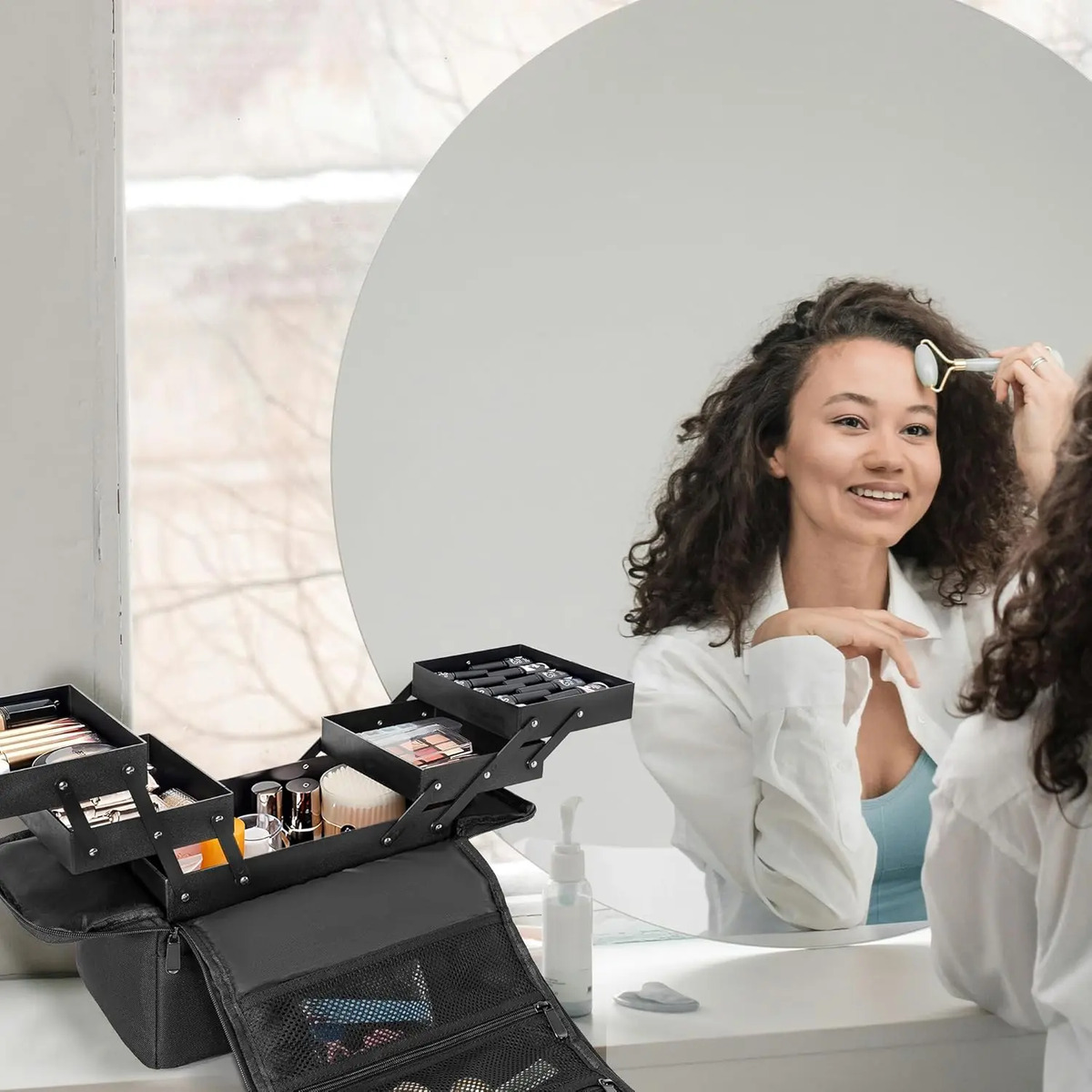 Maletín De Viaje Para Maquillaje Negro Con Correas Y Bolsill Negro - Image 7