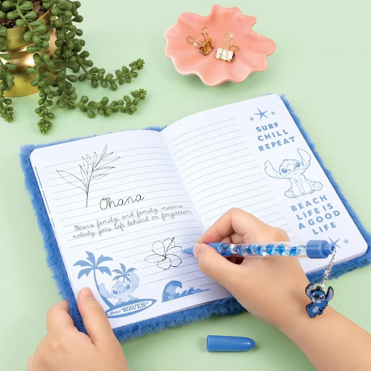 Diario Stitch Con 192 Páginas, Pluma Y Cubierta De Peluche - Image 5