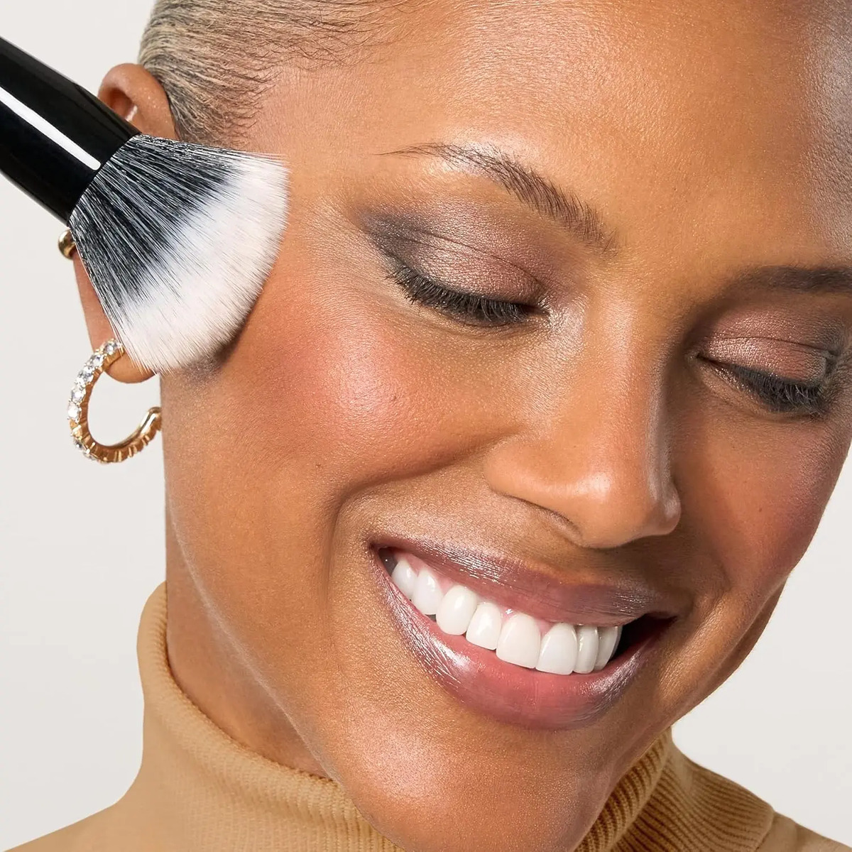 Juego De Brochas De Maquillaje De Laura Geller New York Para Negro - Image 5