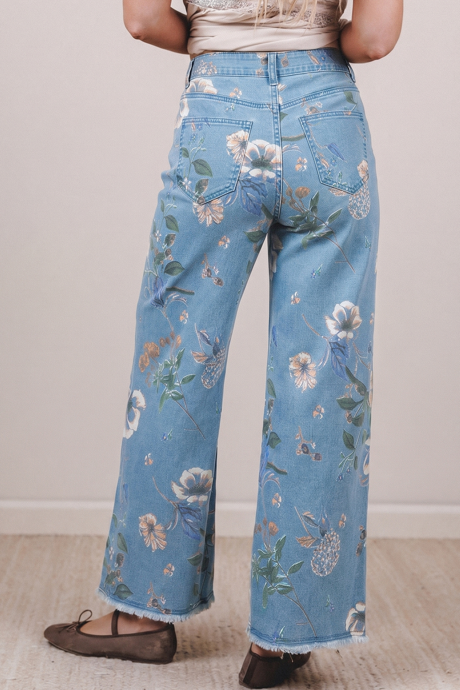 Jean Celeste Retro Floral Estampado Deshilachado Ruedo - Image 2