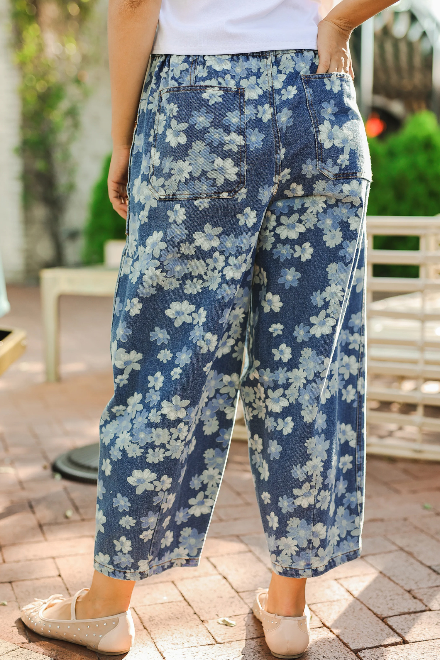 Jean Celeste Delicado Floral Estampado Cordón Barrel - Image 3