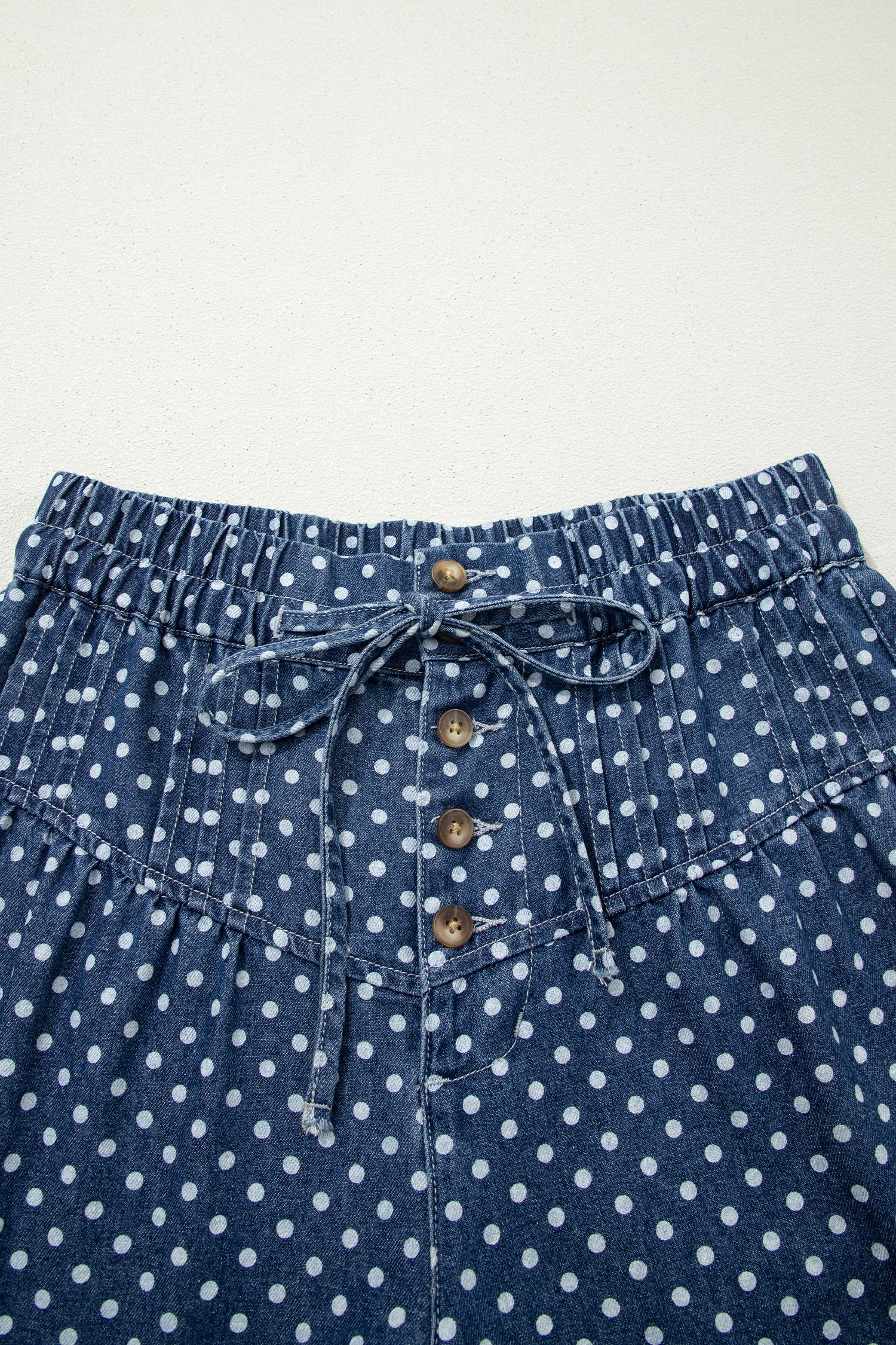 Jean Celeste Lunares Estampado Botón Plisado Detalle Pierna - Image 5
