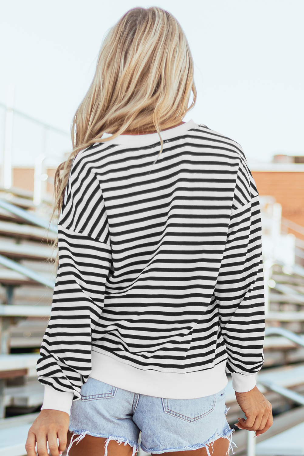 Buzo Blanco a Rayas Combinado Oversize Cuello Redondo - Image 2