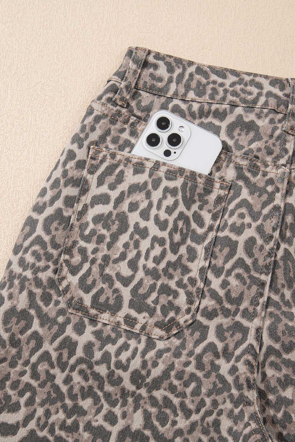 Jean Marrón Animal Print Leopardo Deshilachado Borde Pierna - Image 6