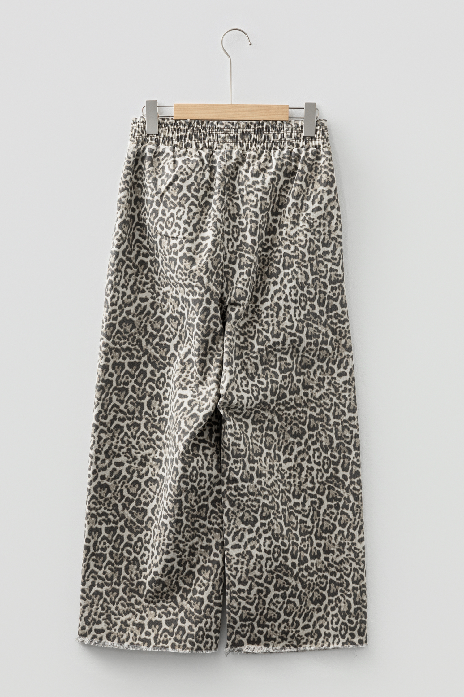 Jean Marrón Animal Print Leopardo Estampado Crudo Ruedo - Image 5