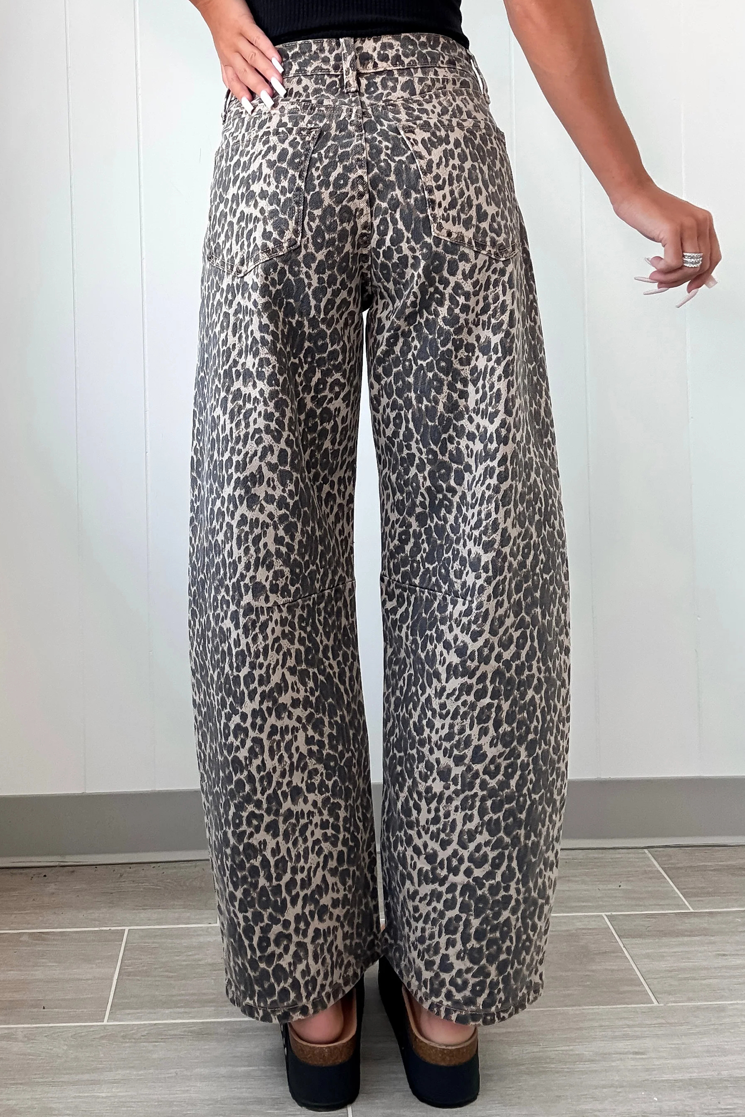 Jean Negro Animal Print Leopardo Estampado Tiro Alto Barrel - Image 2