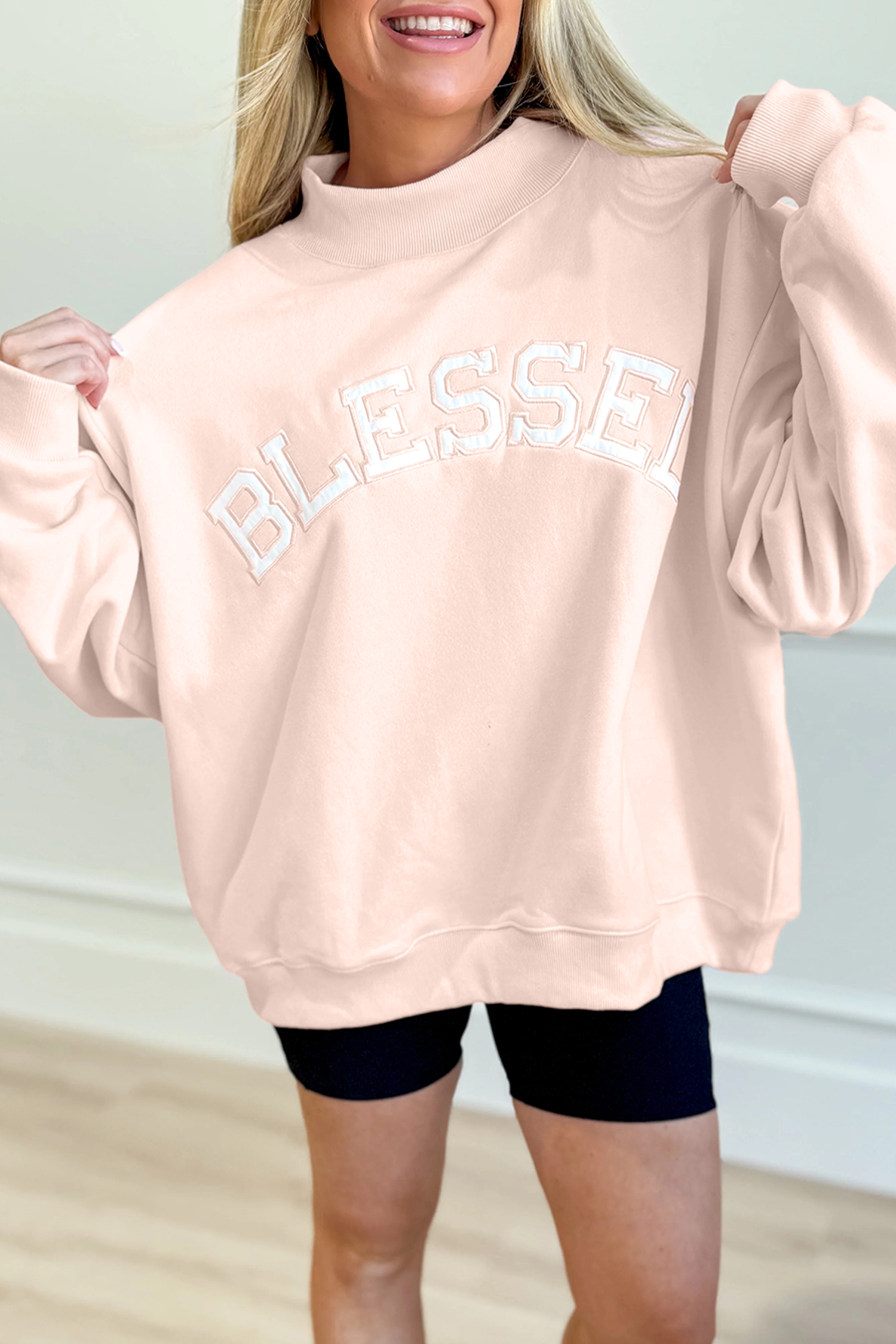 Buzo Rosa Claro Bordado Oversize Cuello Alto