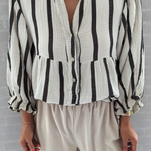 Camisa Negro a Rayas Con Volados Suelta
