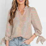 Blusa Amarillo Paja A Rayas Escote con Abertura