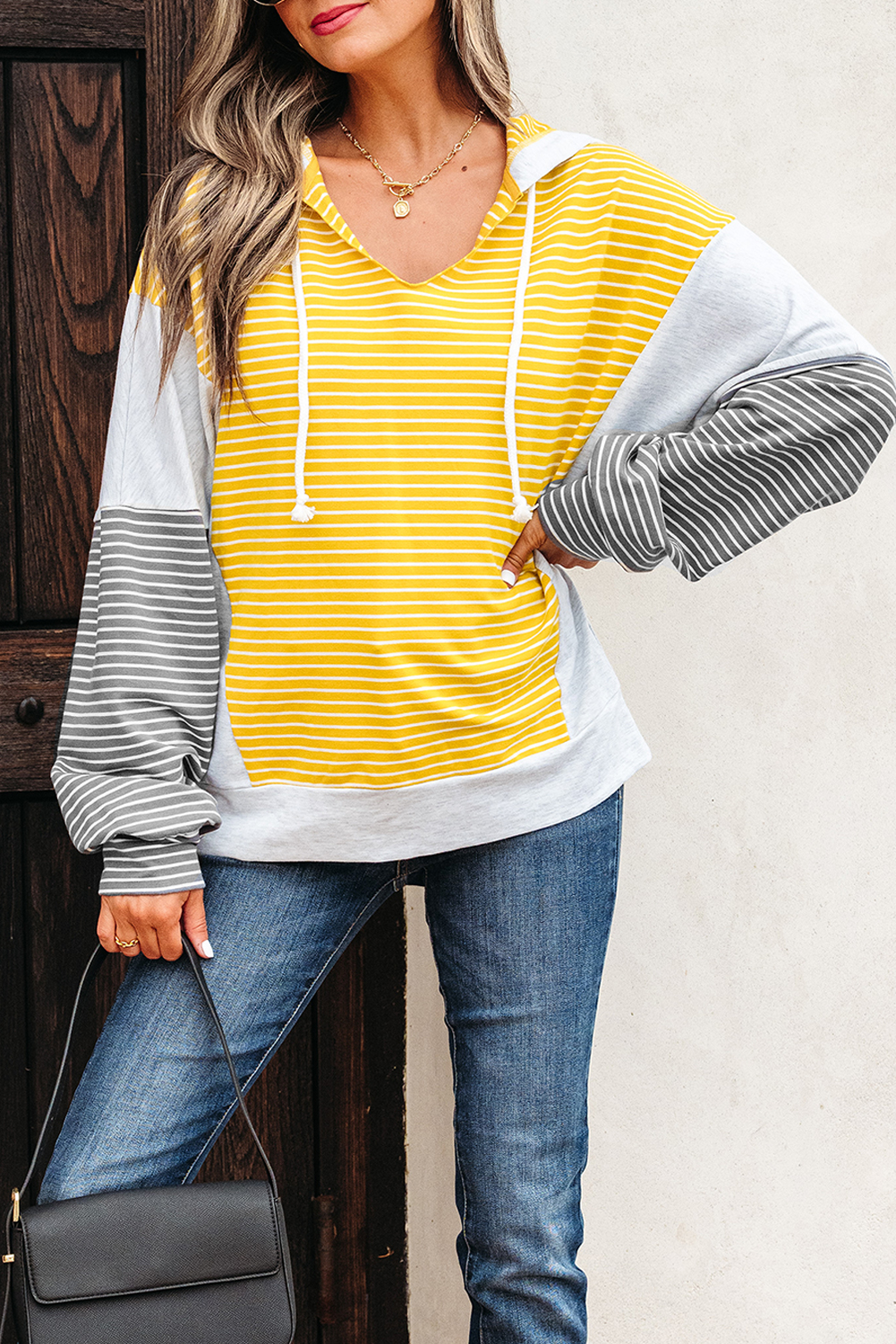 Hoodie Amarillo a Rayas Combinado Suelto Escote V - Image 6