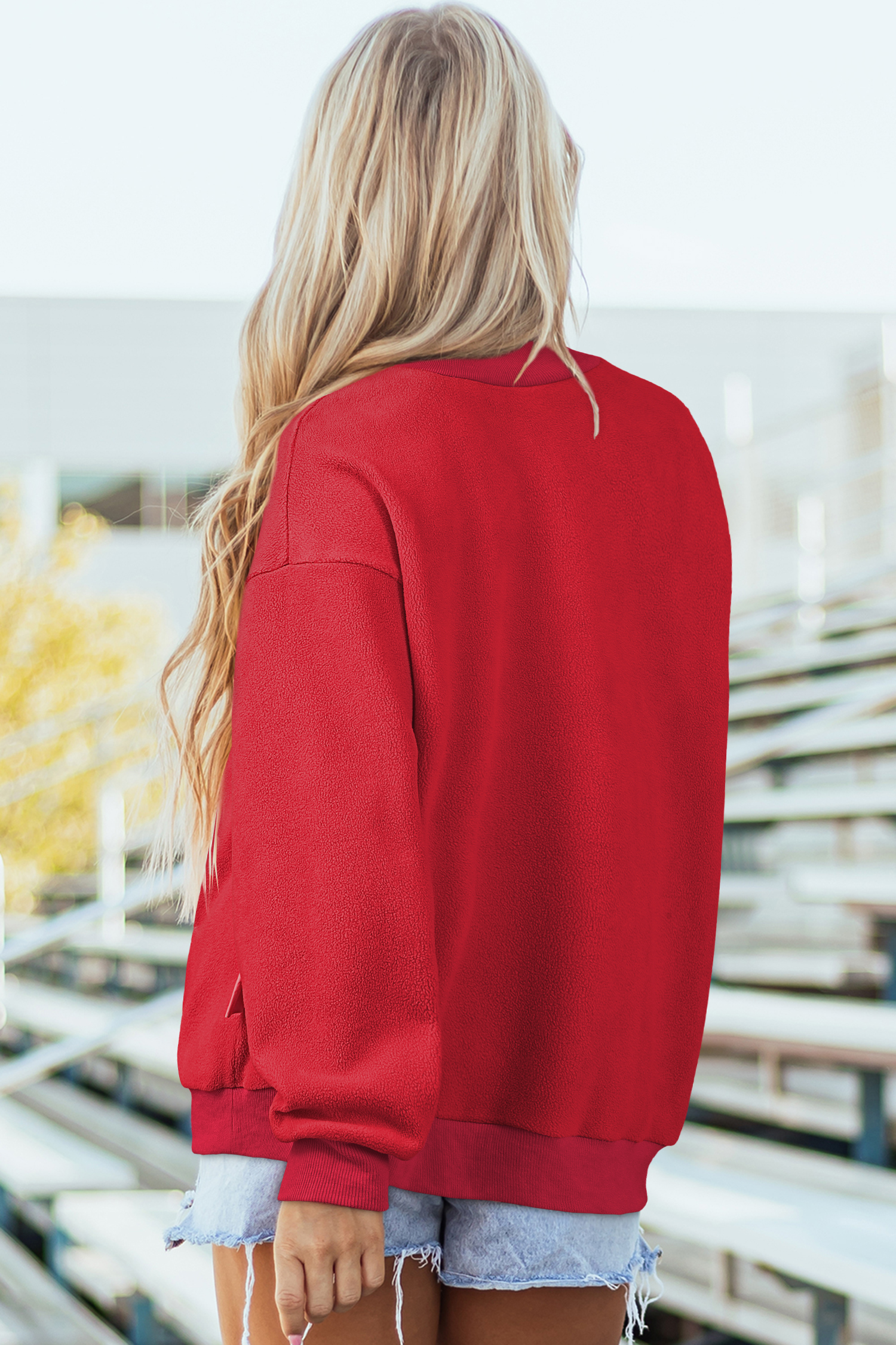 Buzo Rojo Intenso Hombro Caído Oversize Cuello Alto - Image 3