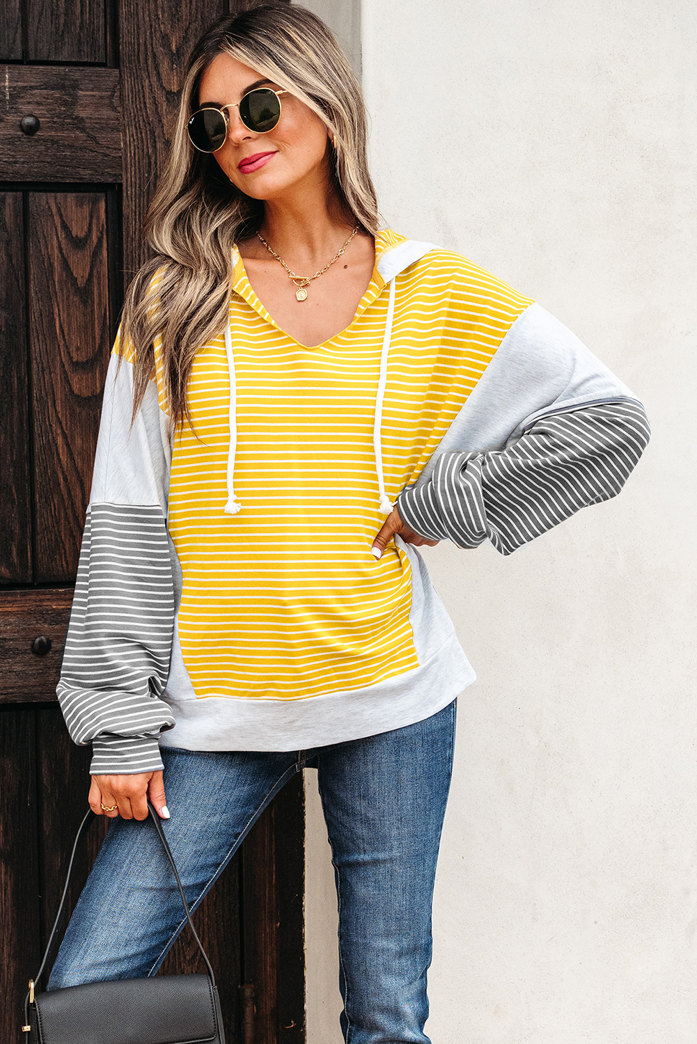 Hoodie Amarillo a Rayas Combinado Suelto Escote V - Image 3