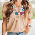 Blusa Castaño Pálido Floral Manga Corta Escote V