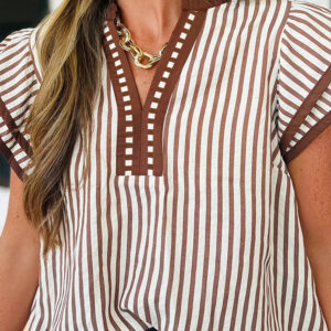 Blusa Caqui a Rayas Con Volados Manga Corta Escote V