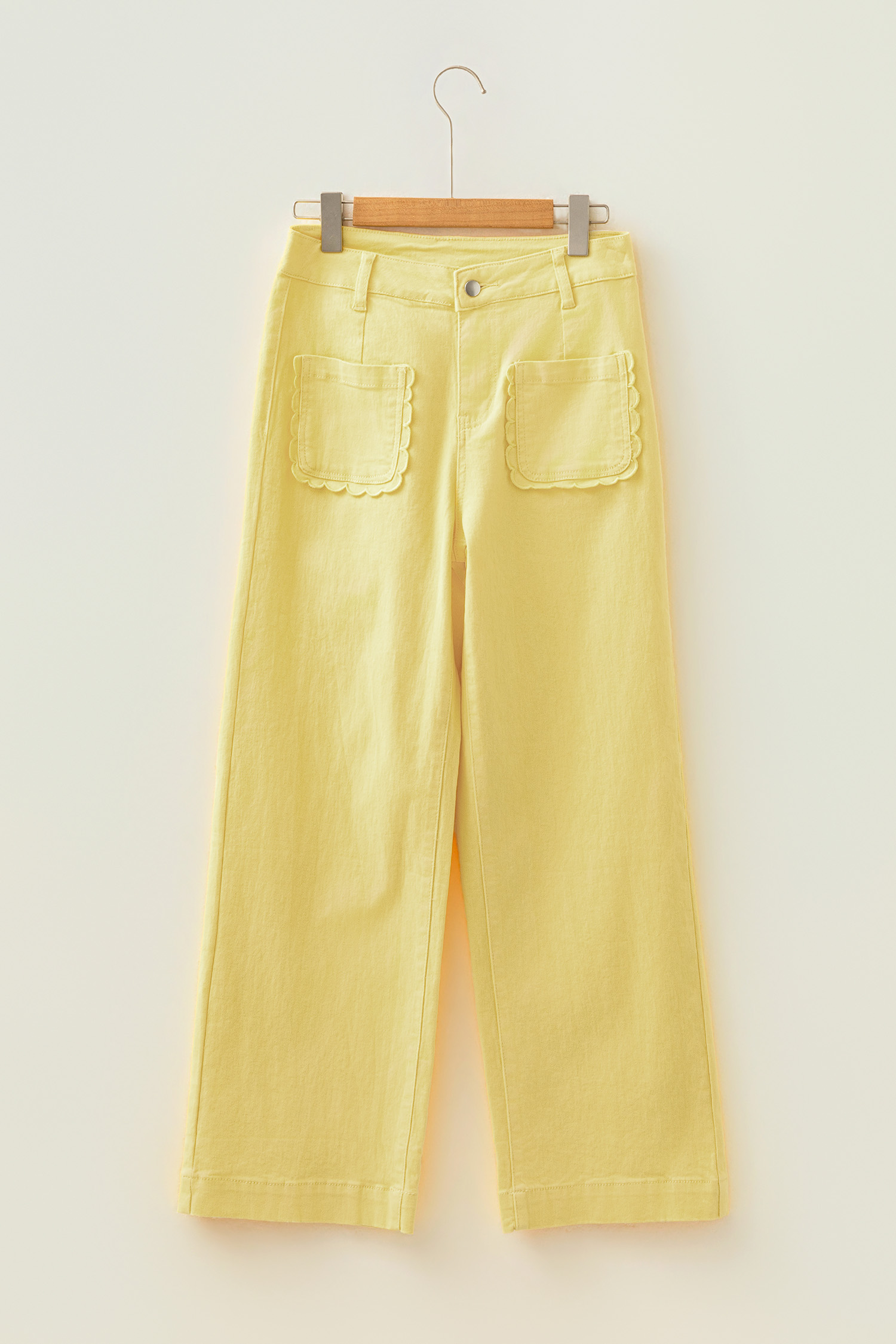 Jean Amarillo Liso Color Festoneado Aplicado Bolsillo - Image 4