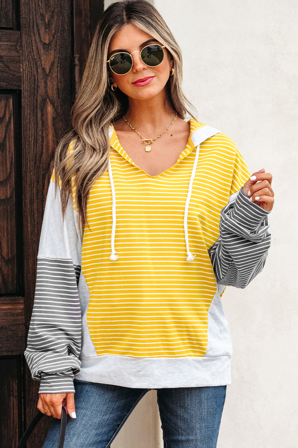 Hoodie Amarillo a Rayas Combinado Suelto Escote V - Image 4