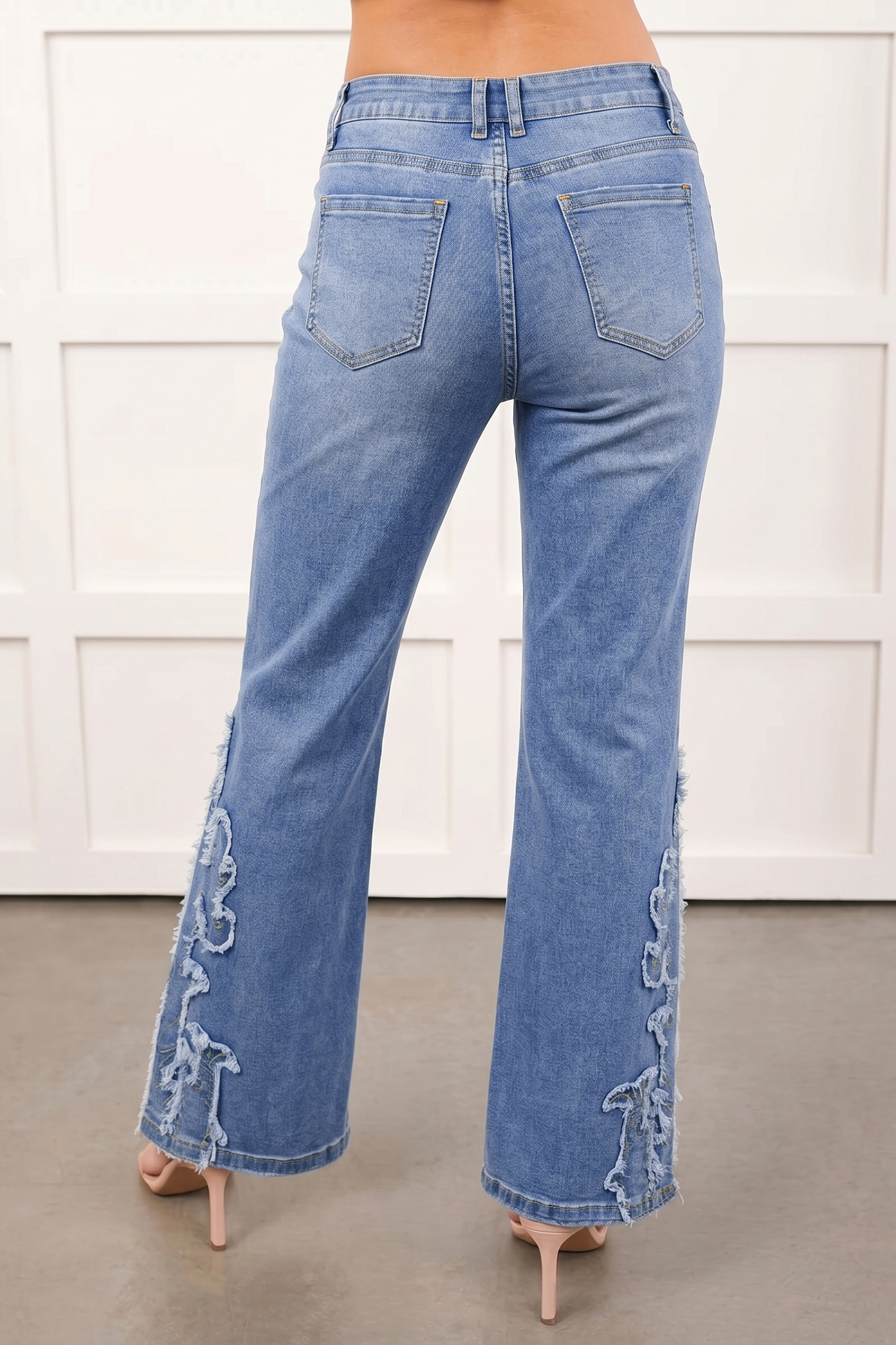 Jean Ashleigh Azul Bordado Estilo Western Estampado Pierna - Image 2