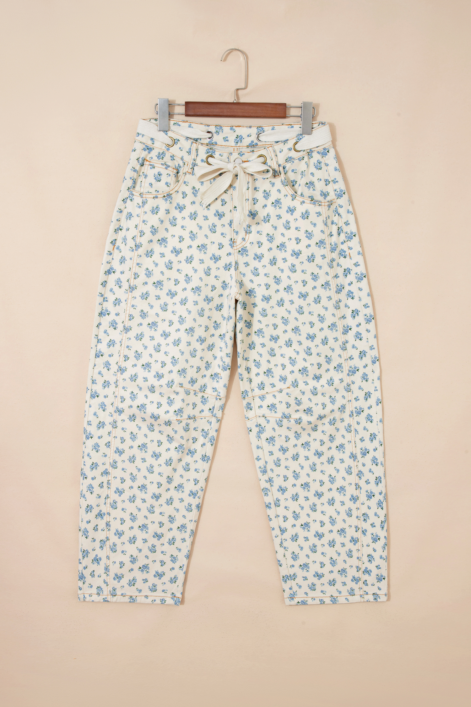 Jean Beige Con Ojales Nudo Cintura Floral Barrel Pierna - Image 3