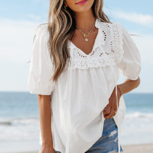 Blusa Blanco Encaje Manga Corta Cuello con Nudo