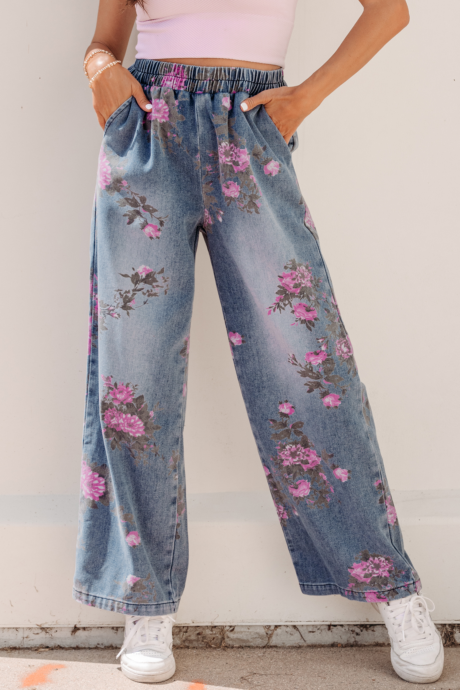 Jean Azul Floral Estampado Elástico Cintura Con Tirador - Image 4
