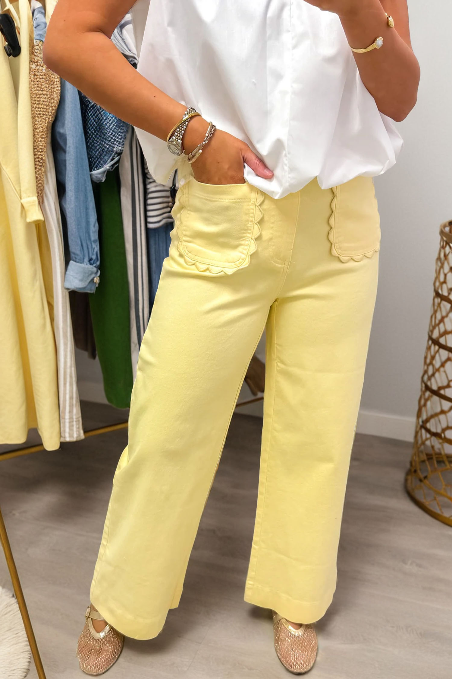 Jean Amarillo Liso Color Festoneado Aplicado Bolsillo