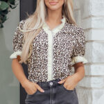 Blusa Negro Con Volados Manga Corta Escote V
