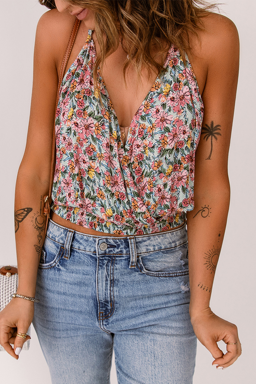 Top Corto Multicolor Floral Cuello V - Image 4