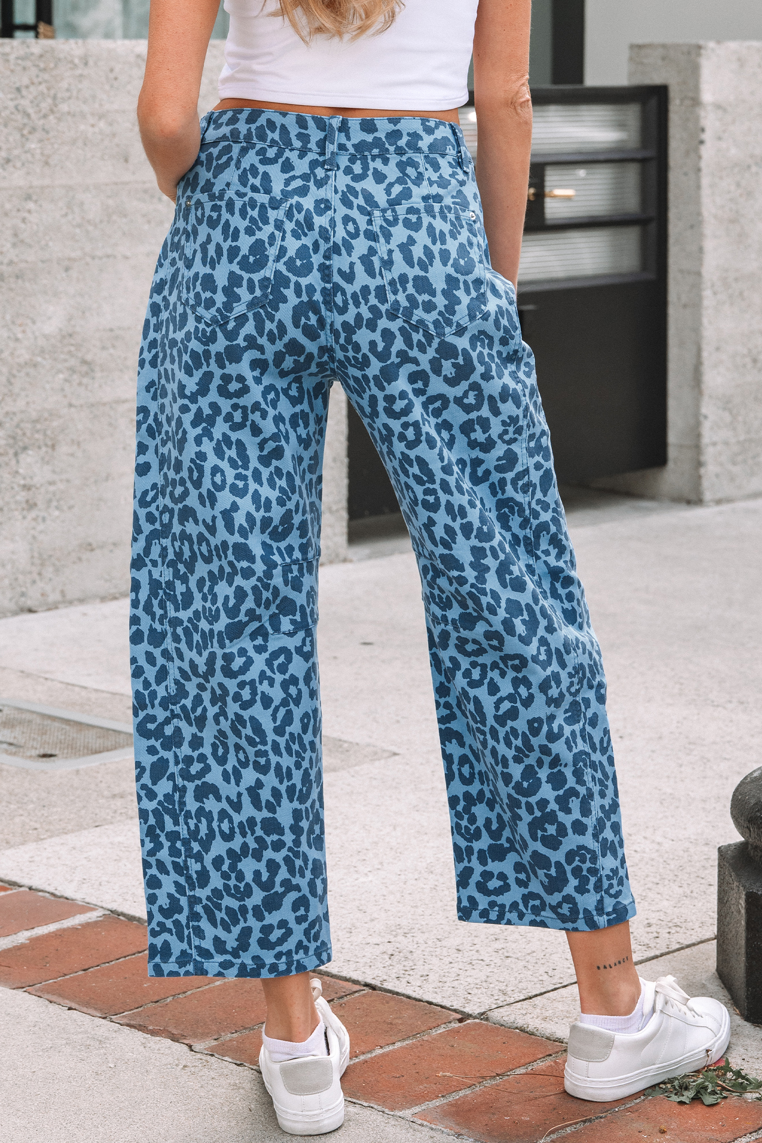 Jean Celeste Animal Print Leopardo Estampado Barrel Pierna - Image 2